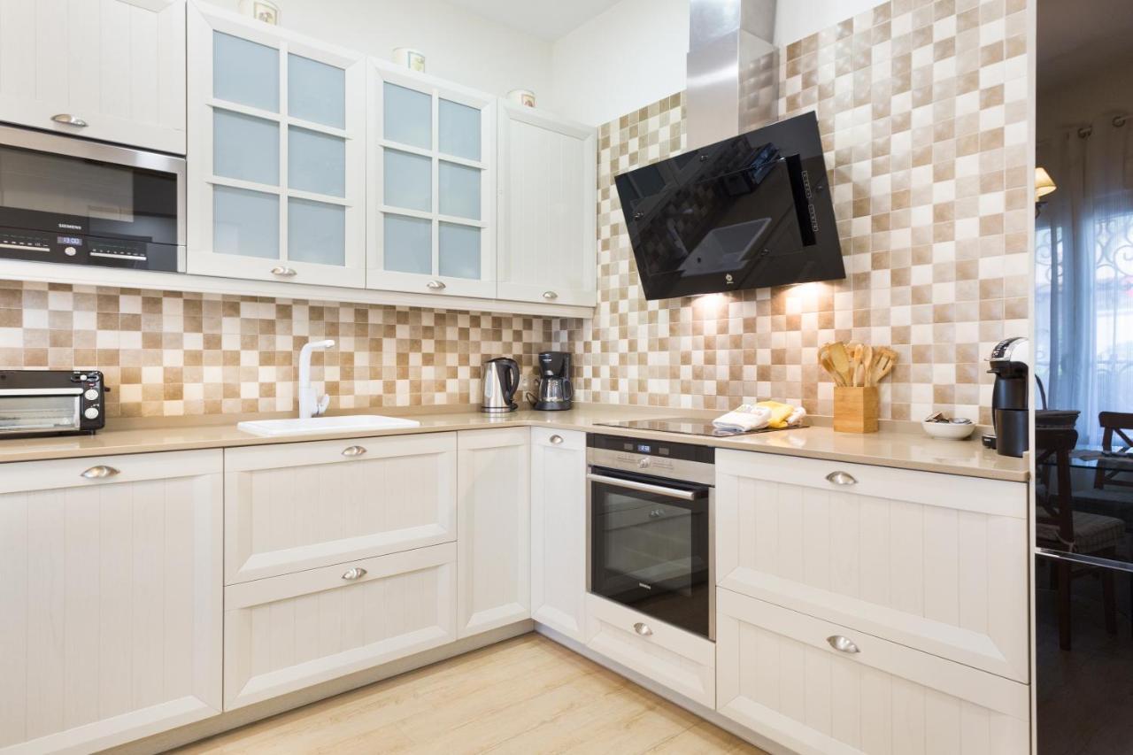 Spaces House-4 Bedrooms, 3 Bathrooms, Large Terrace, Jacuzzi, Center-beach *
