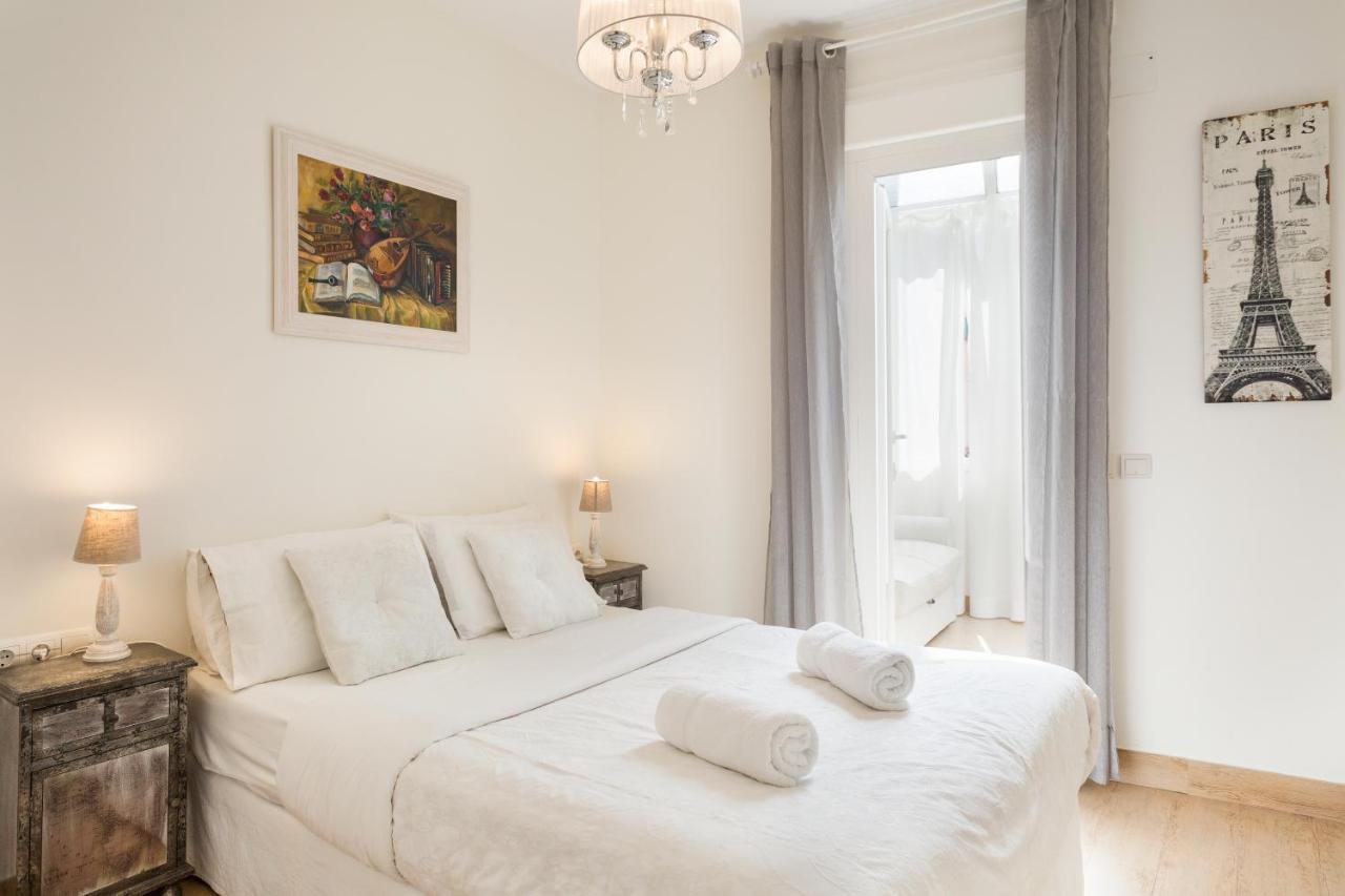 Spaces House-4 Bedrooms, 3 Bathrooms, Large Terrace, Jacuzzi, Center-beach Villa Sitges