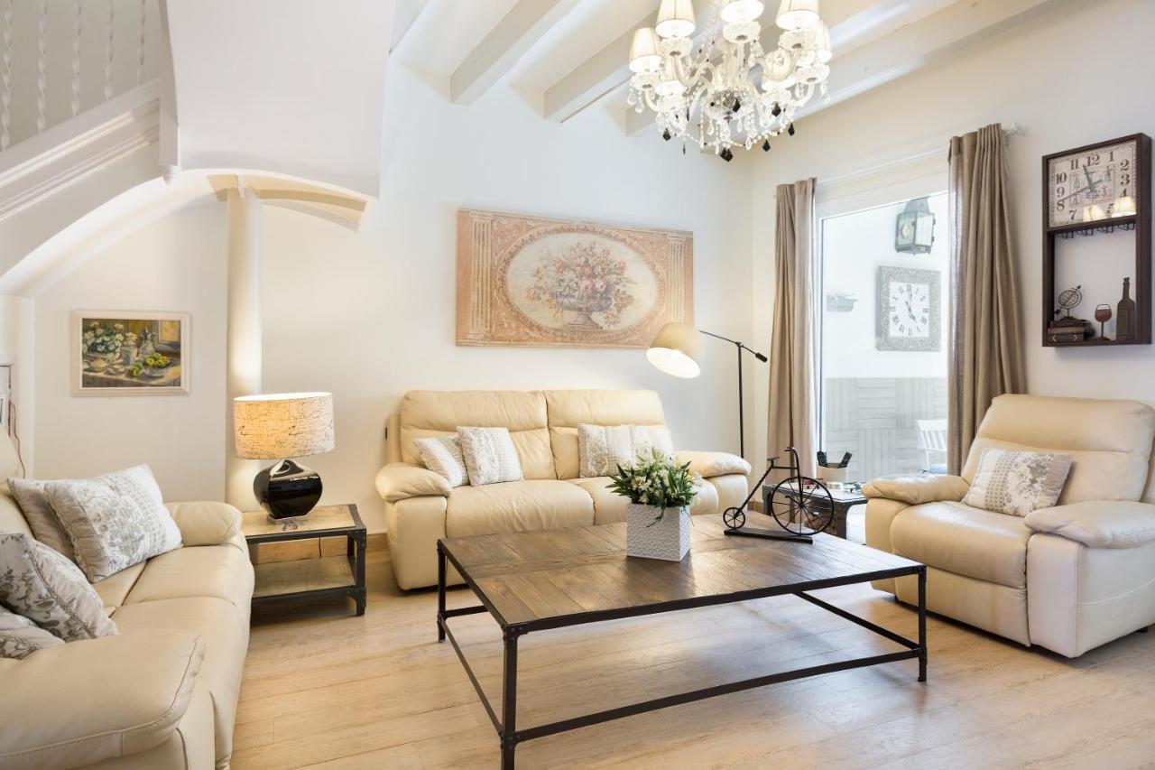 Spaces House-4 Bedrooms, 3 Bathrooms, Large Terrace, Jacuzzi, Center-beach *