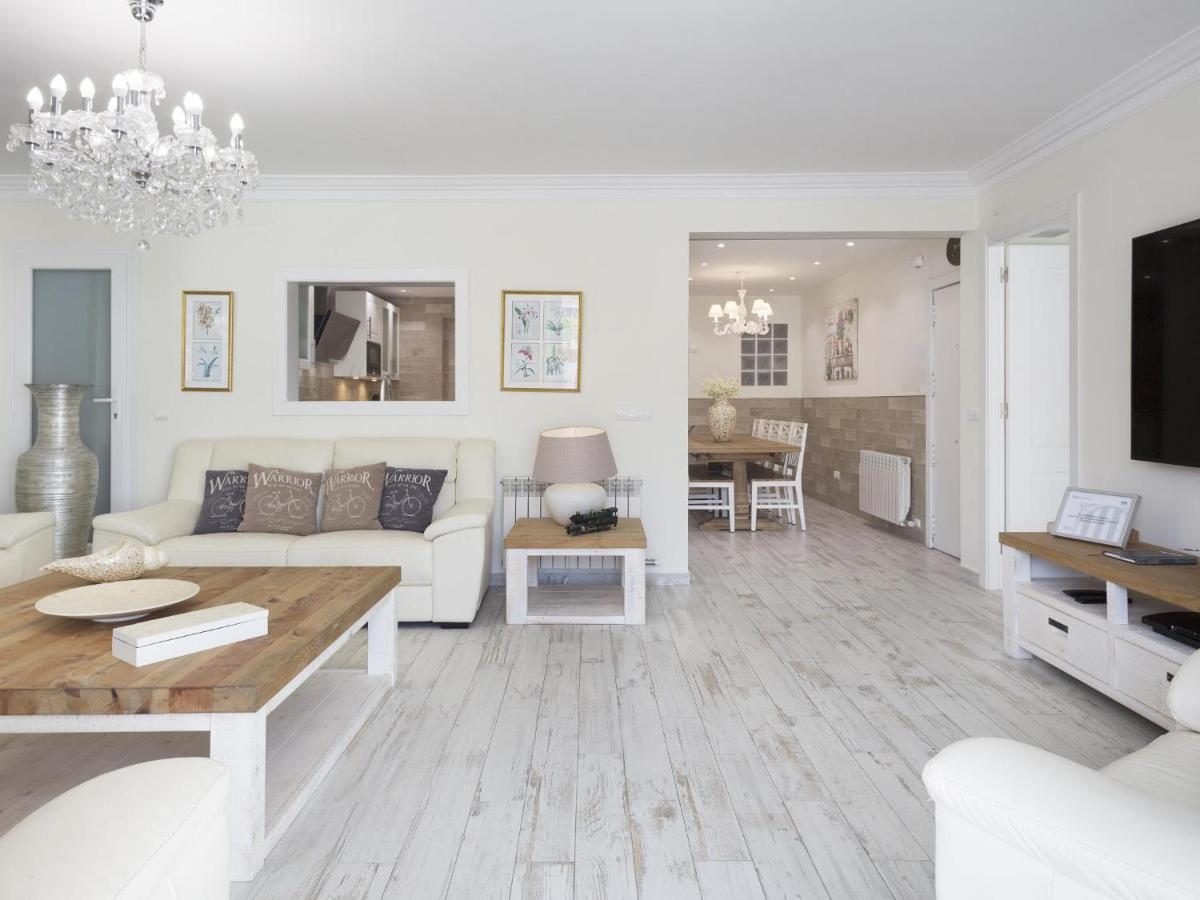 Spaces: Mediterranean Beachfront With Spacious Terrace *