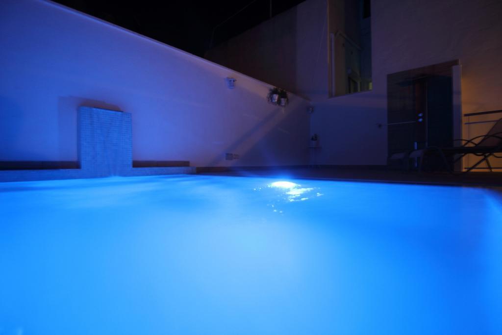 Centre Mediterranean House- 5 Bedroom, 4 Bathroom, Terrace Courtyard, Private Rooptop Pool Ferienhaus Sitges