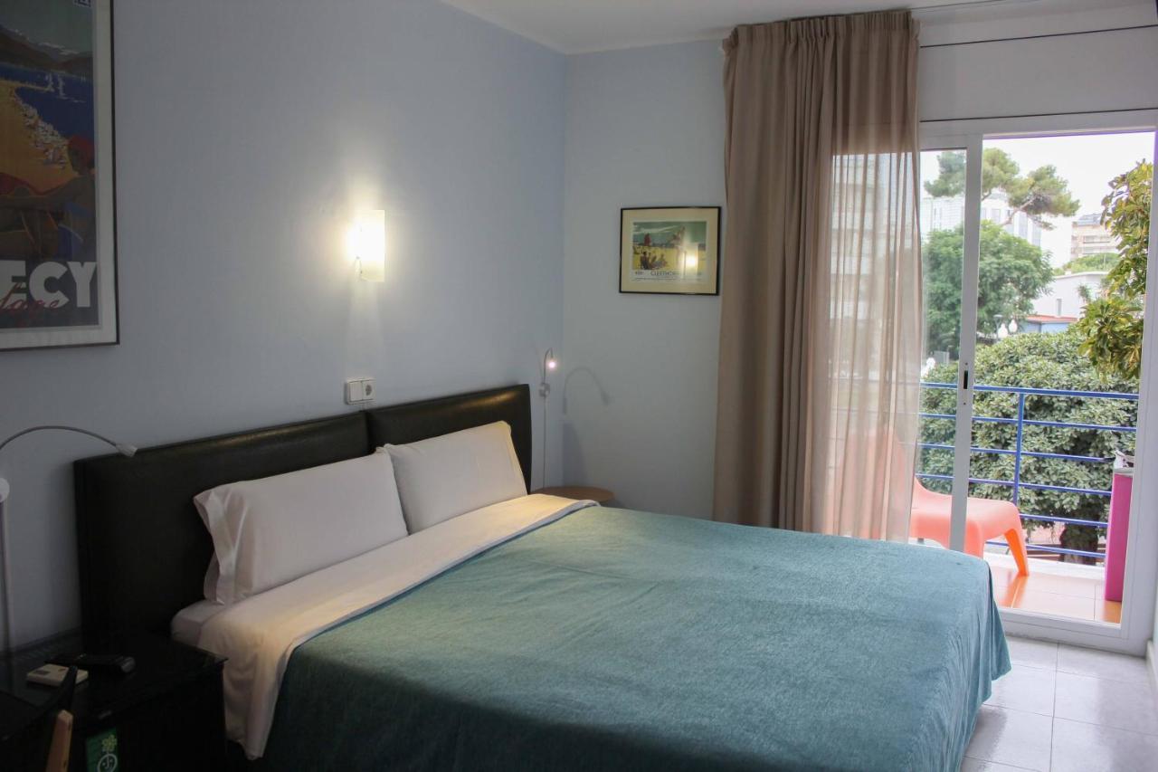 Alexandra Hotel *