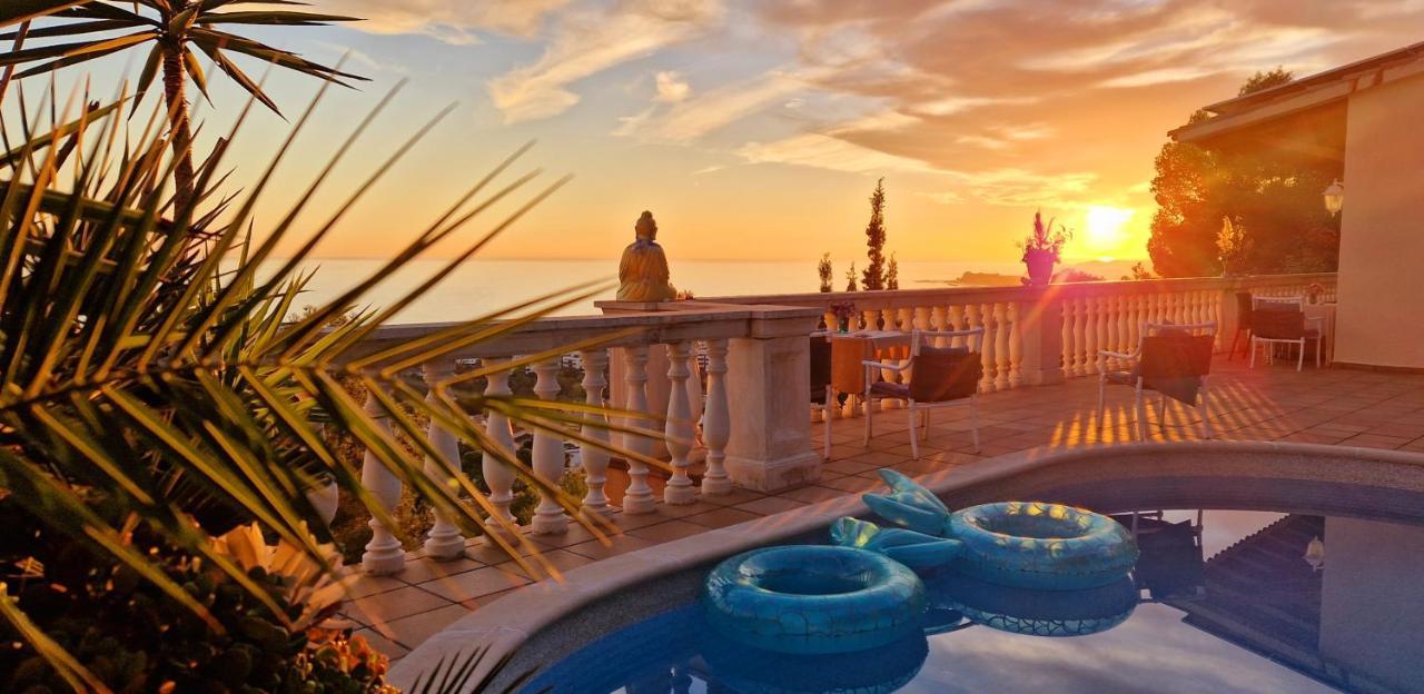 Ashram Sunshine * Sitges