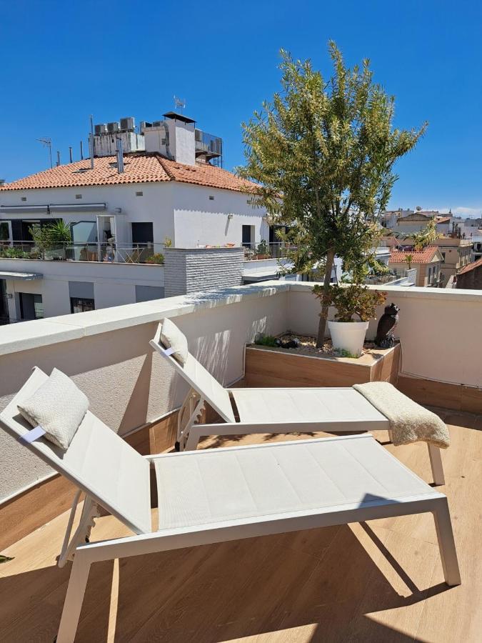 Atico Esquinero Muy Soleado Con La Terraza De 50 M2 * Sitges