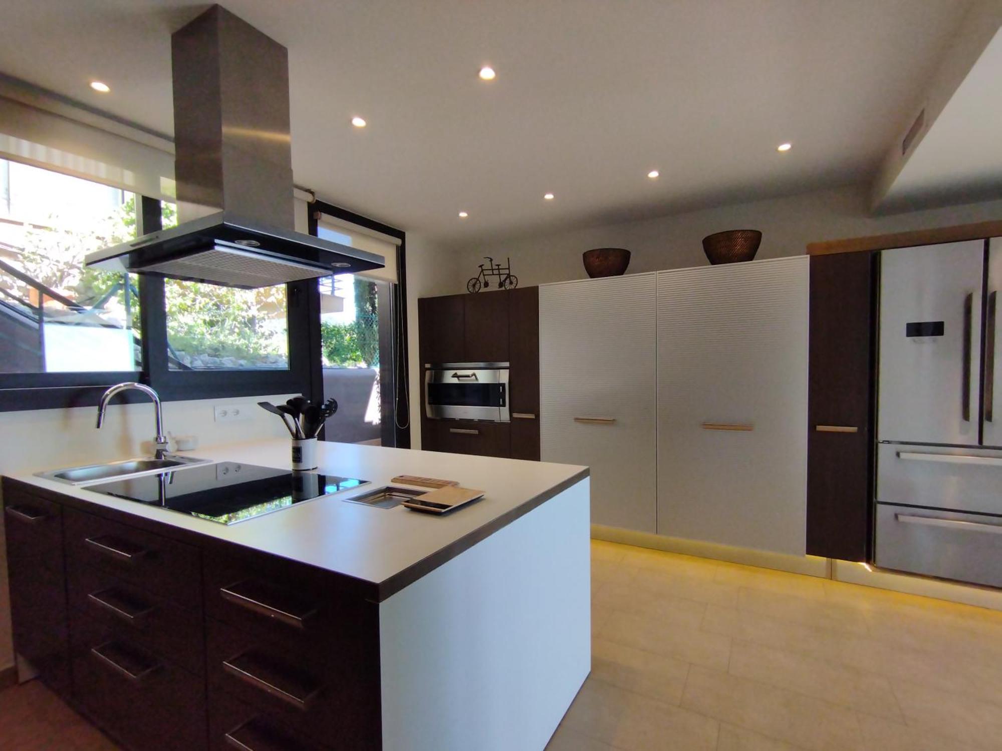 Spaces Sea View Villa- 6 Bedrooms, 5 Bathrooms, 2 Private Pools, Near Center