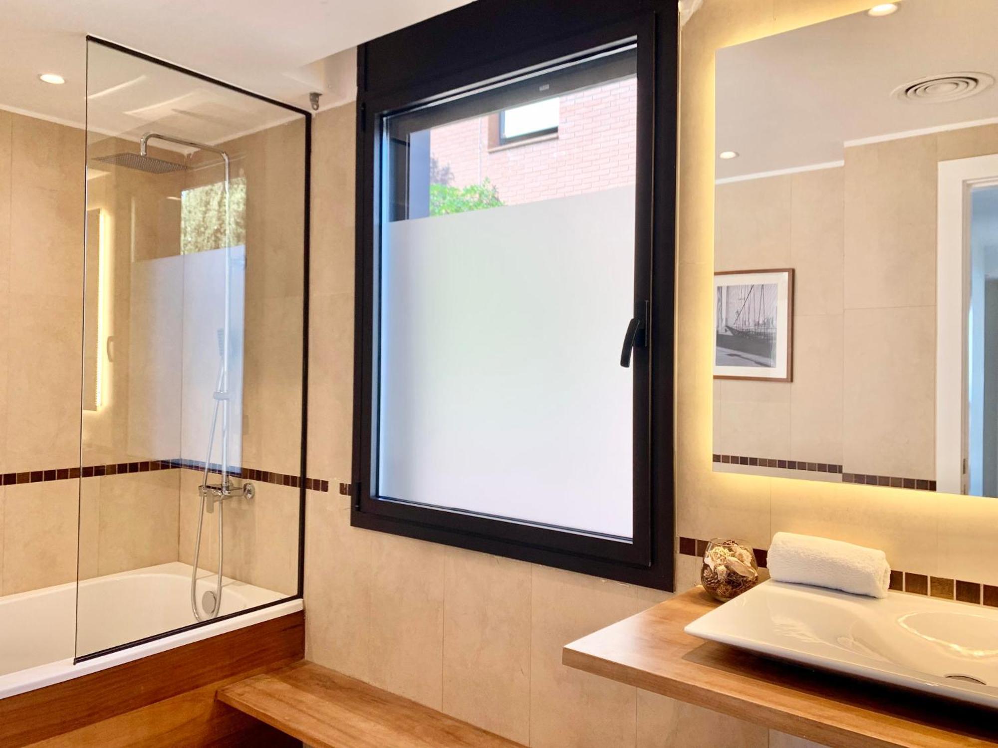 Spaces Sea View Villa- 6 Bedrooms, 5 Bathrooms, 2 Private Pools, Near Center * Sitges