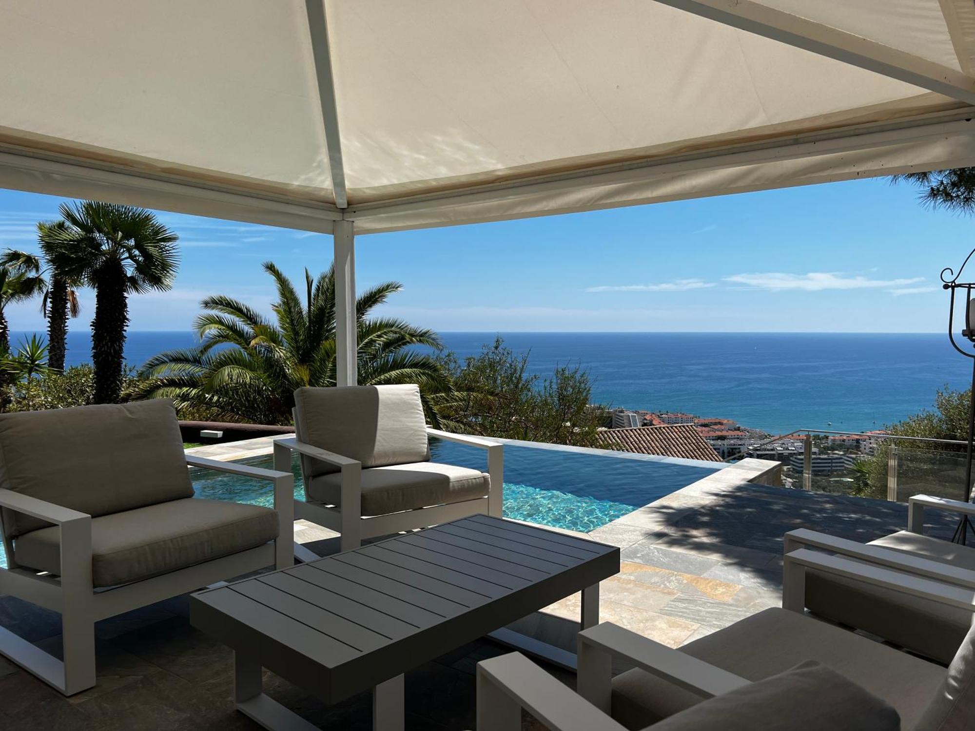 Spaces Sea View Villa- 6 Bedrooms, 5 Bathrooms, 2 Private Pools, Near Center Villa *