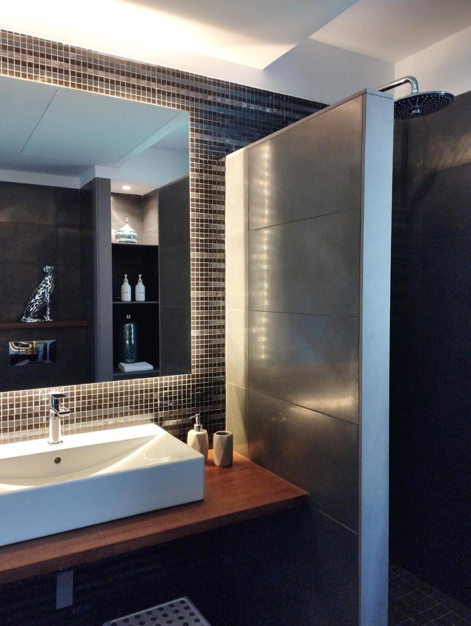 Spaces Sea View Villa- 6 Bedrooms, 5 Bathrooms, 2 Private Pools, Near Center Villa *