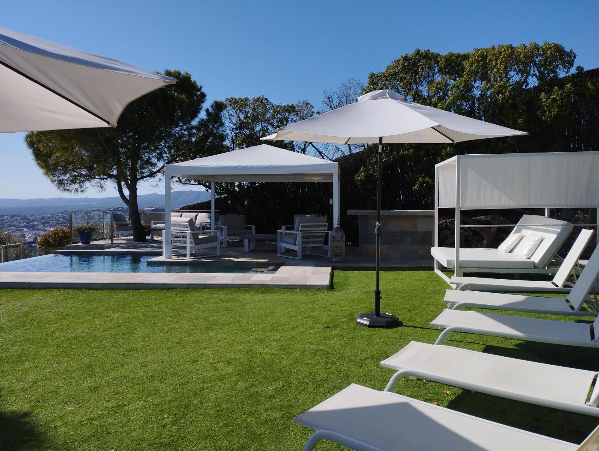 Villa Spaces Sea View Villa- 6 Bedrooms, 5 Bathrooms, 2 Private Pools, Near Center *