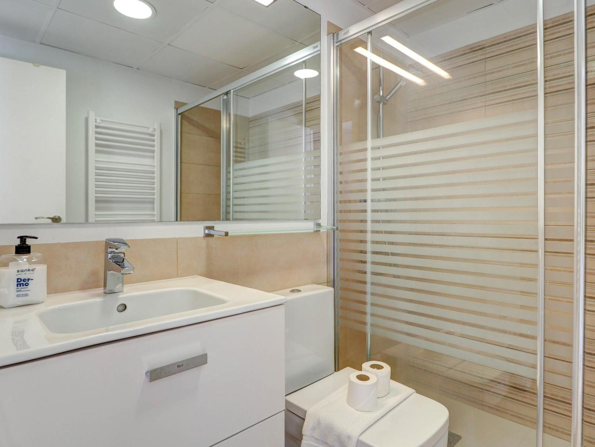 Apartment Balmins White By Hello Homes