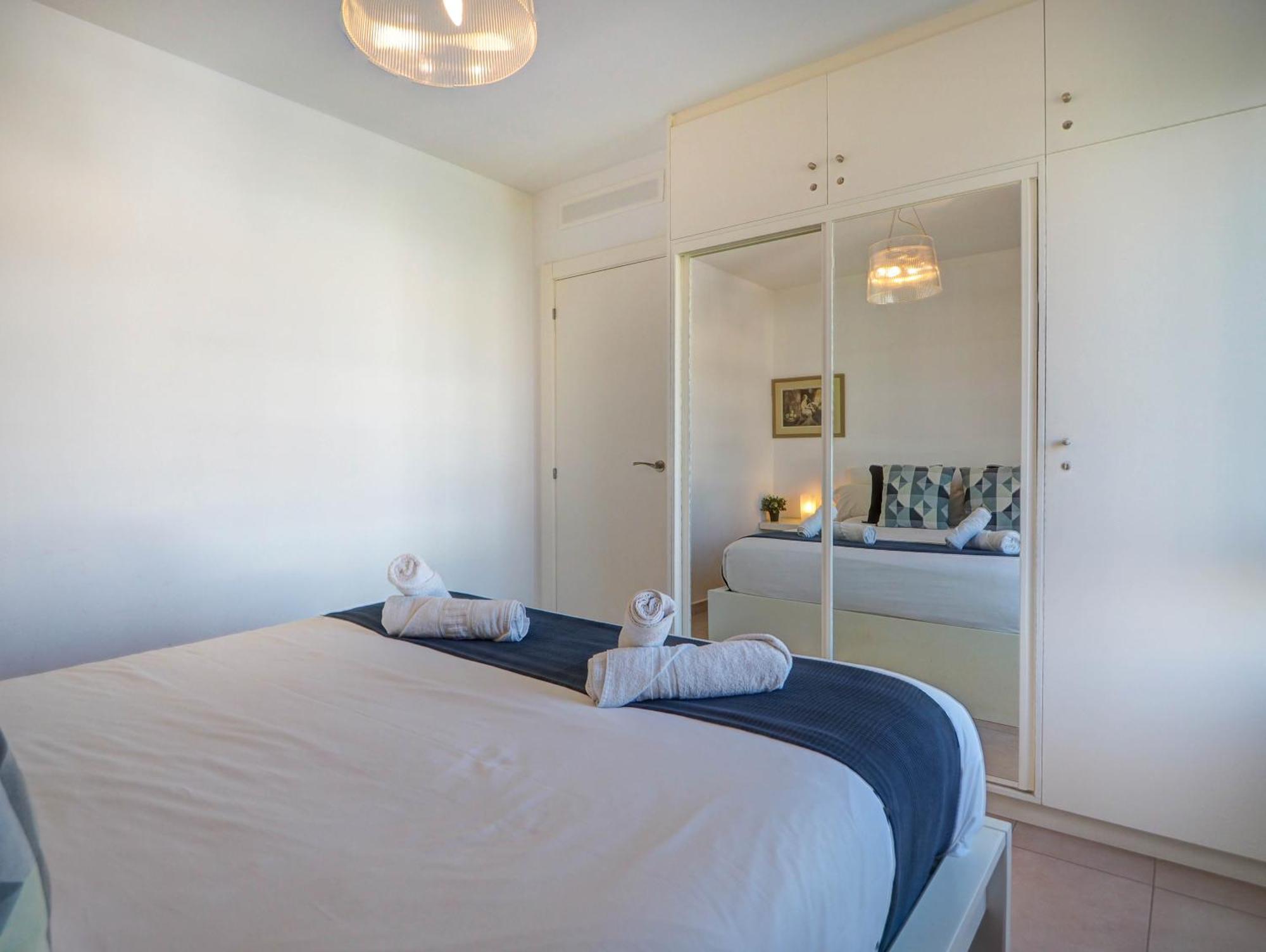 Apartment Balmins White By Hello Homes *