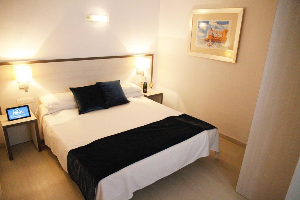Parrots Hotel Sitges