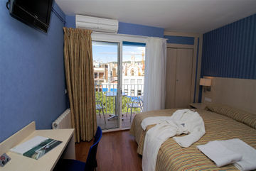 Parrots Hotel 3*