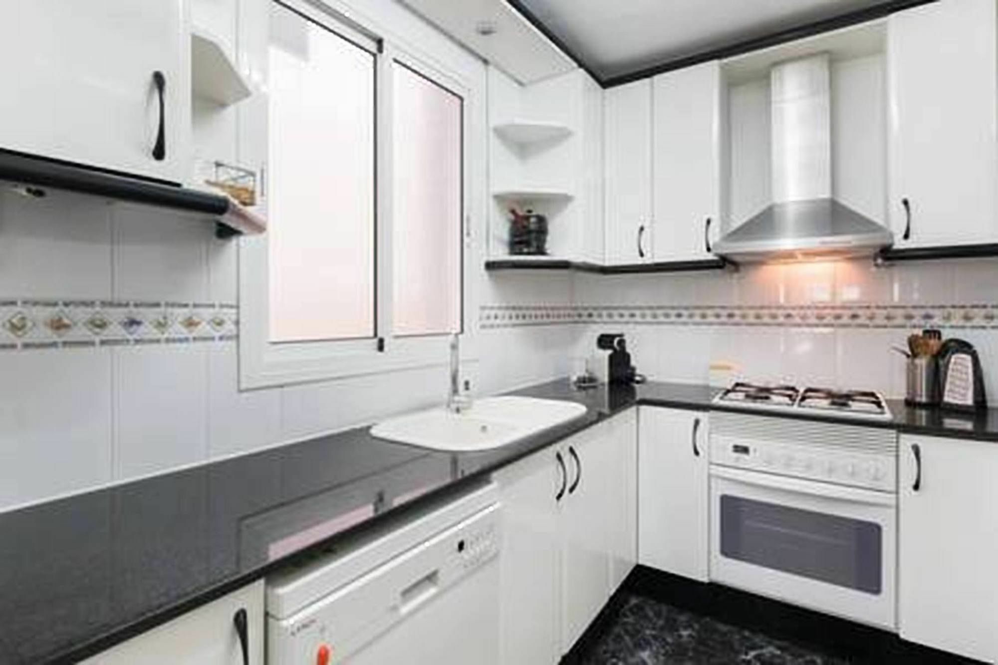 Apartamento 3 Bedroom With Private Garden On Location Centre